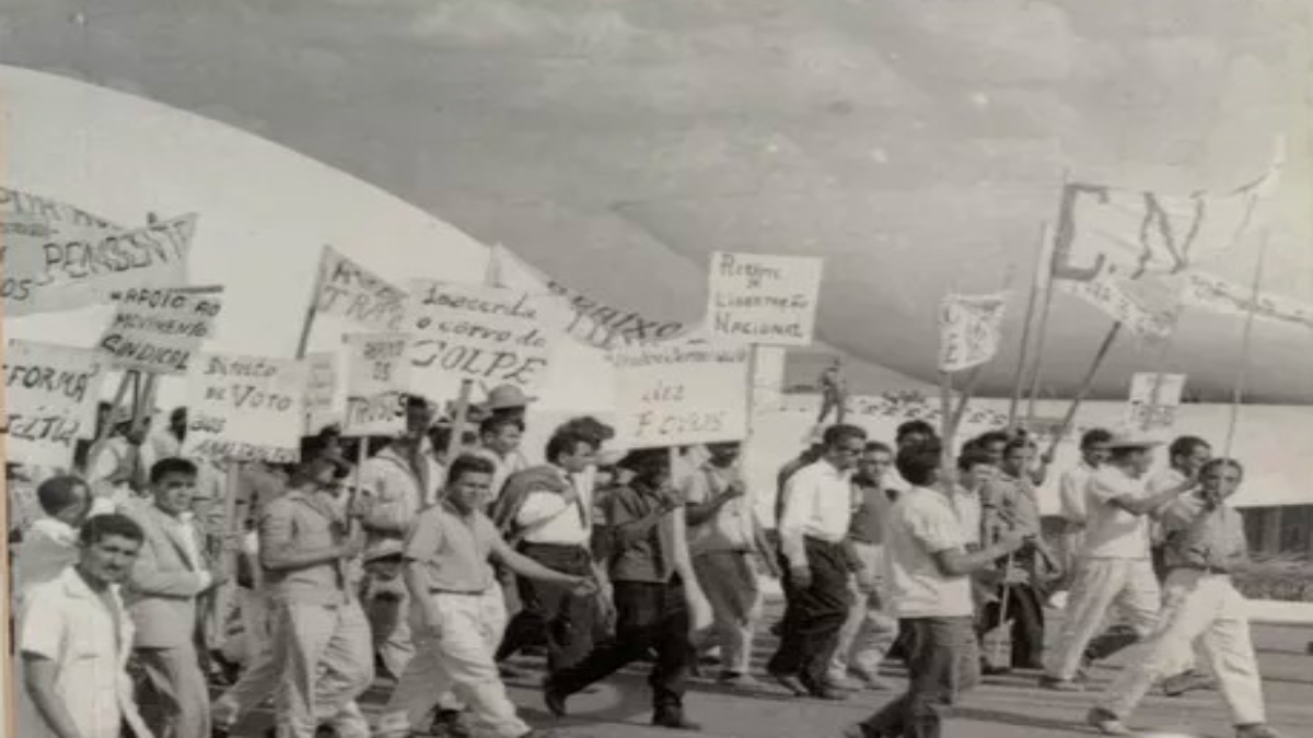 Livro: Na luta por direitos. Estudos recentes em história social do trabalho, de Alexandre Fortes, Antonio Luigi Negro, Fernando Teixeira da Silva, Hélio da Costa e Paulo Fontes